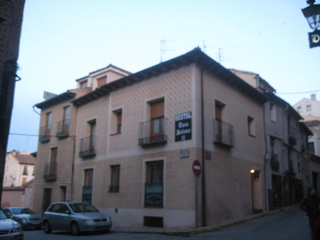 סגוביה Hostal Don Jaime II מראה חיצוני תמונה