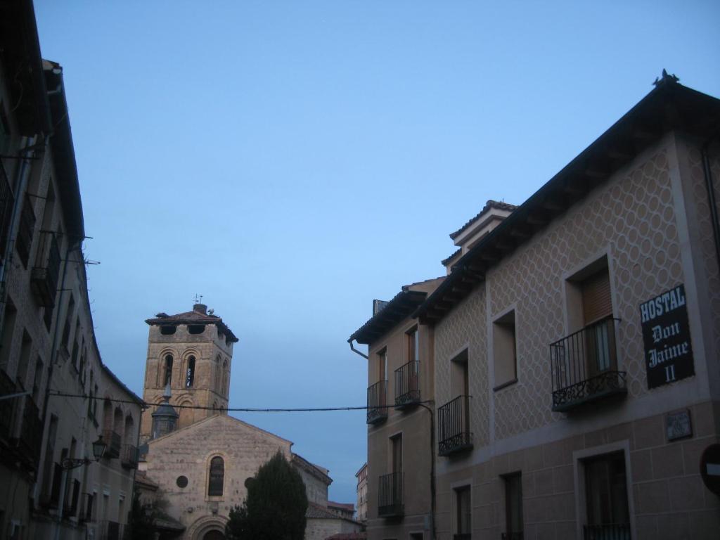 סגוביה Hostal Don Jaime II מראה חיצוני תמונה