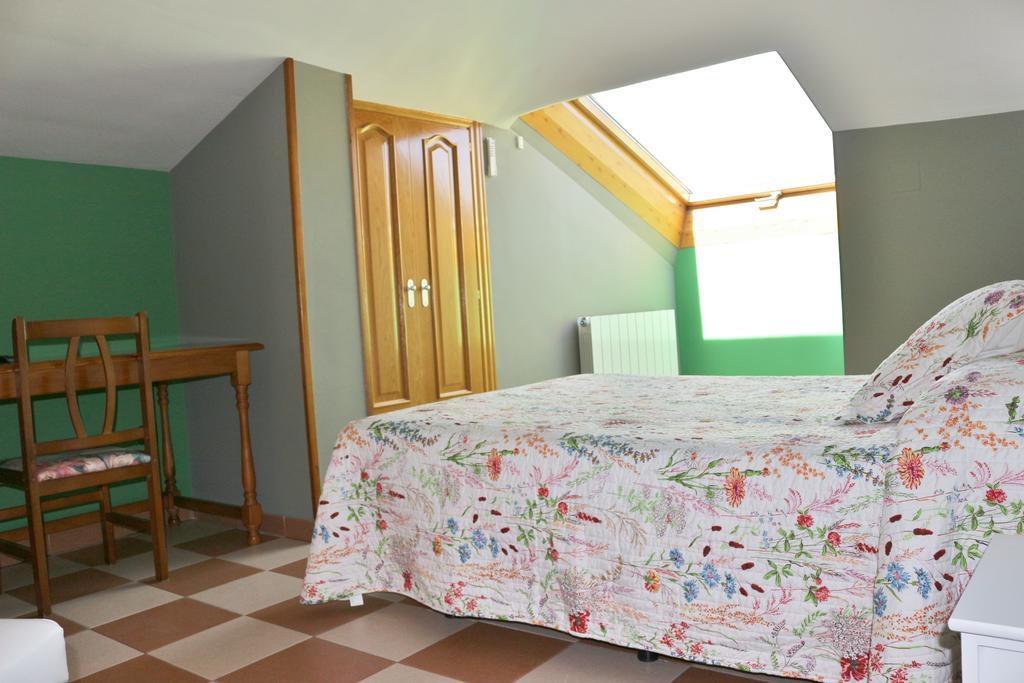 סגוביה Hostal Don Jaime II מראה חיצוני תמונה