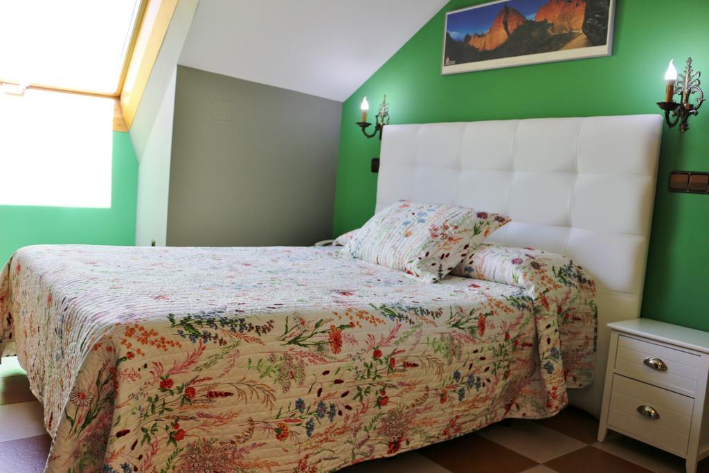 סגוביה Hostal Don Jaime II מראה חיצוני תמונה