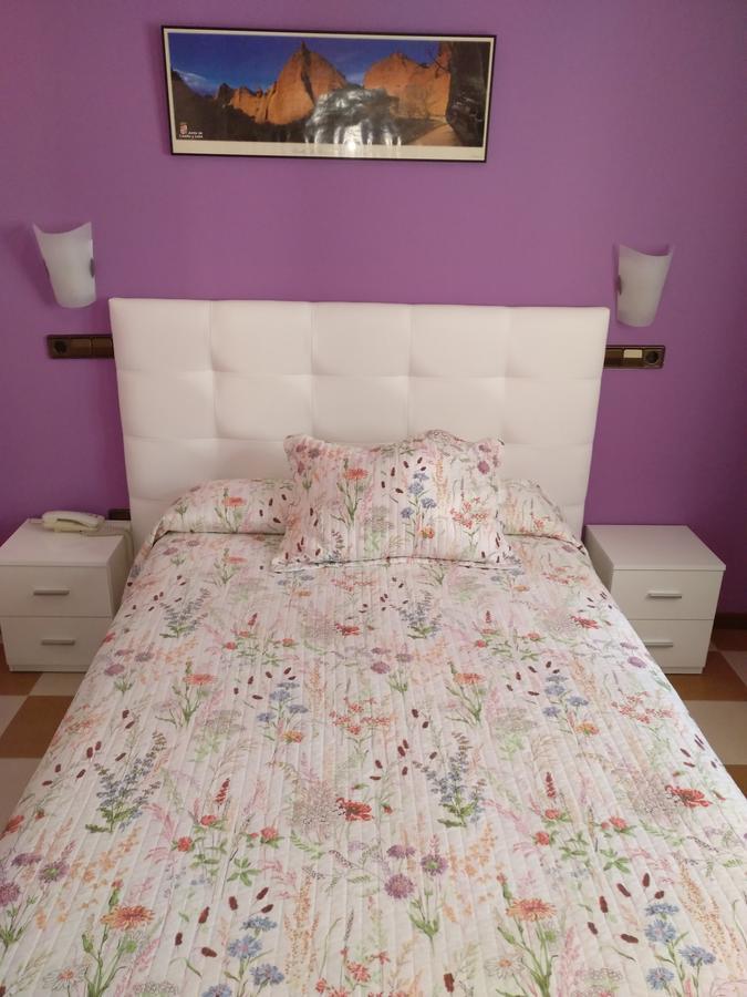 סגוביה Hostal Don Jaime II מראה חיצוני תמונה
