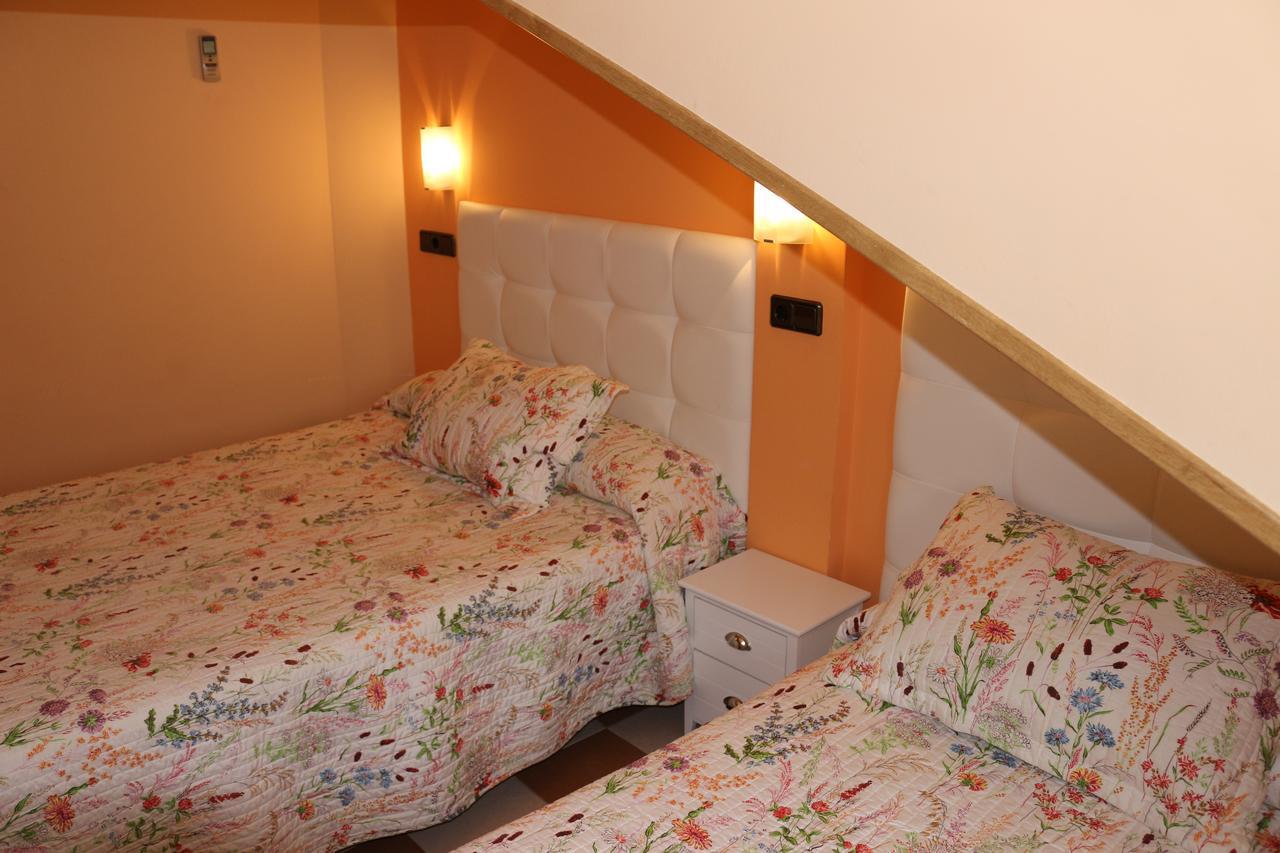 סגוביה Hostal Don Jaime II מראה חיצוני תמונה