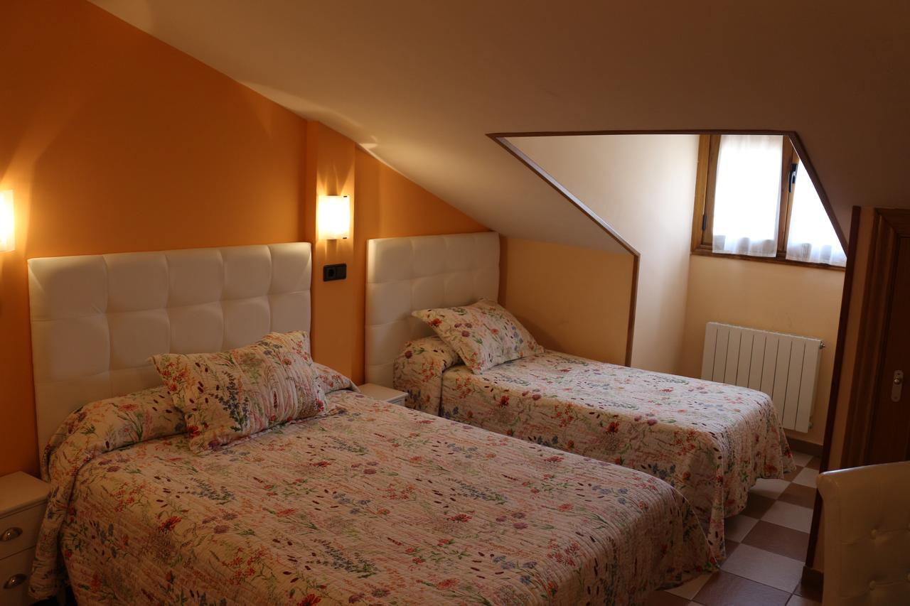 סגוביה Hostal Don Jaime II מראה חיצוני תמונה