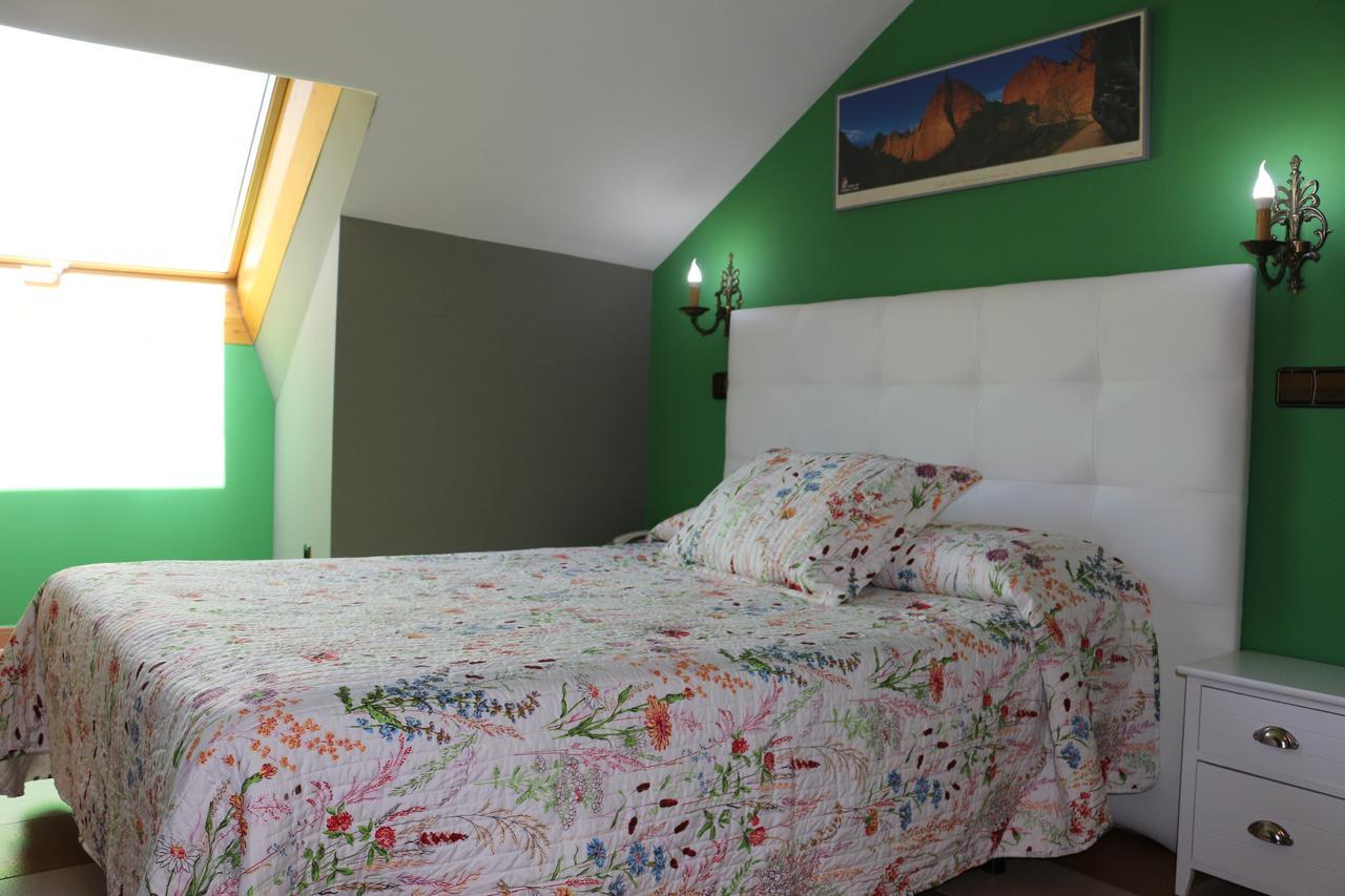 סגוביה Hostal Don Jaime II מראה חיצוני תמונה