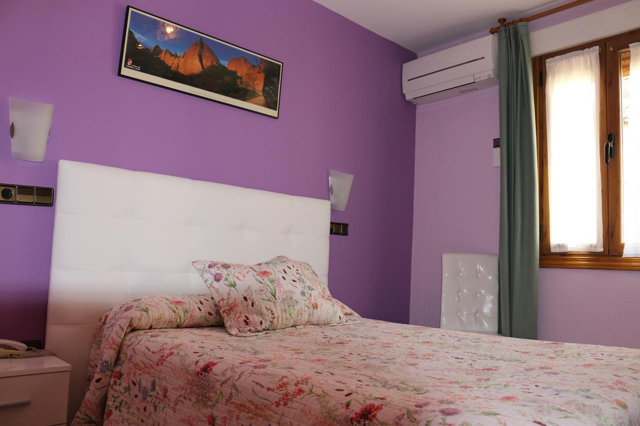 סגוביה Hostal Don Jaime II מראה חיצוני תמונה