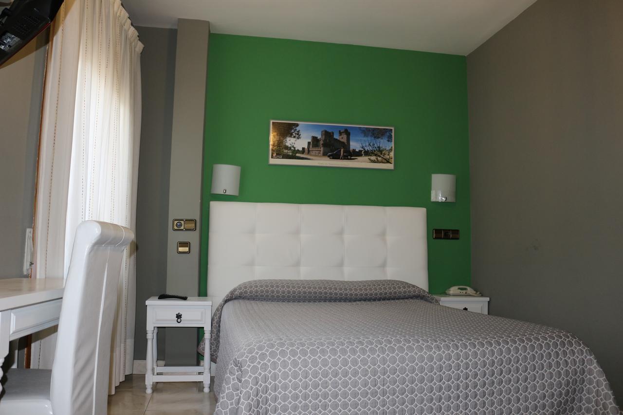סגוביה Hostal Don Jaime II מראה חיצוני תמונה