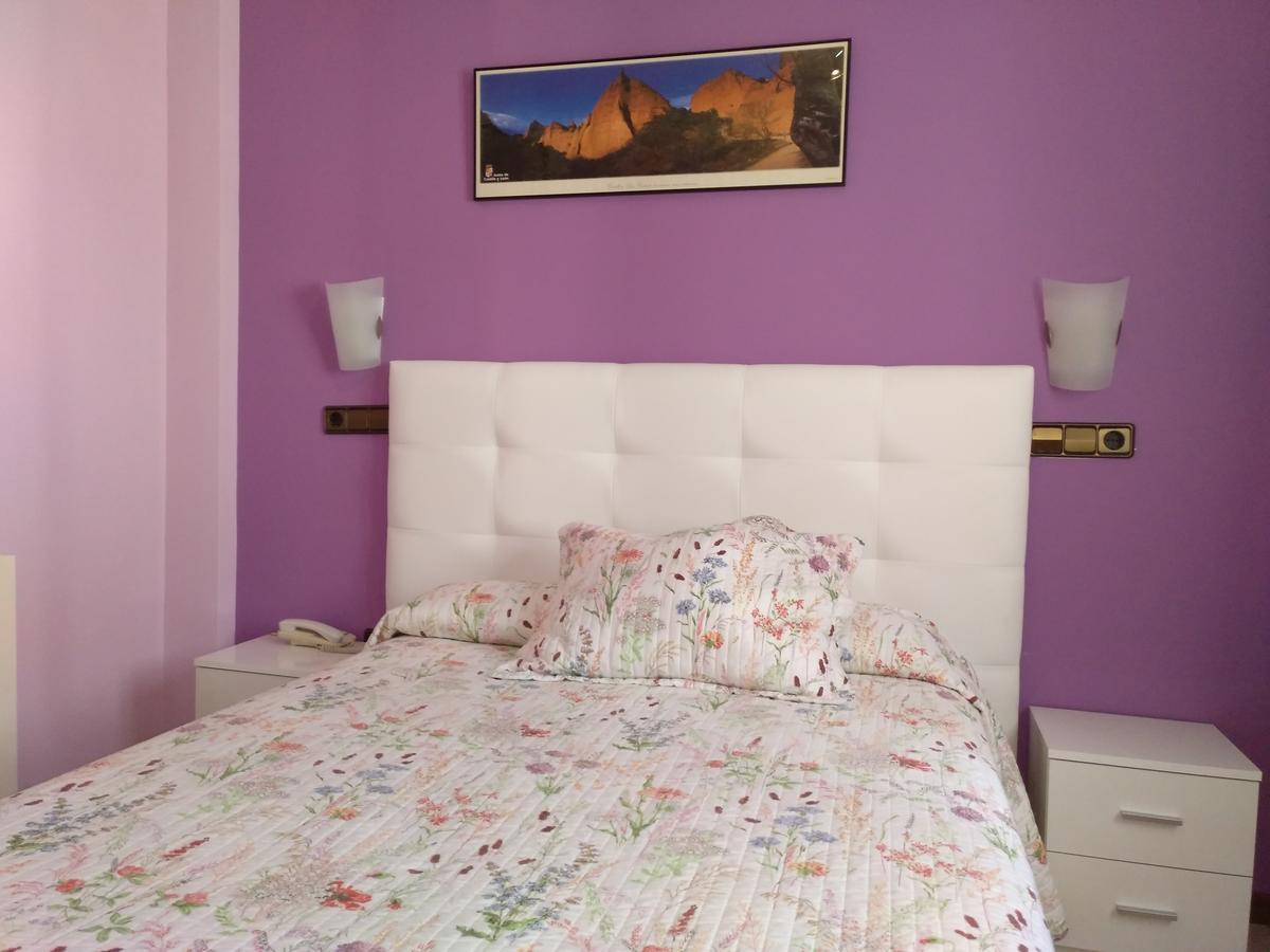 סגוביה Hostal Don Jaime II מראה חיצוני תמונה